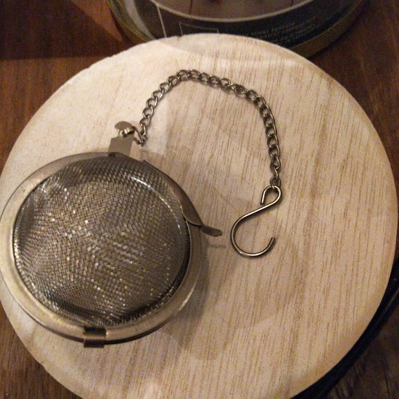 Vtg Chinoiserie hand painted tea cup w.saucer and tea steeper hinged. - Picture 12 of 12